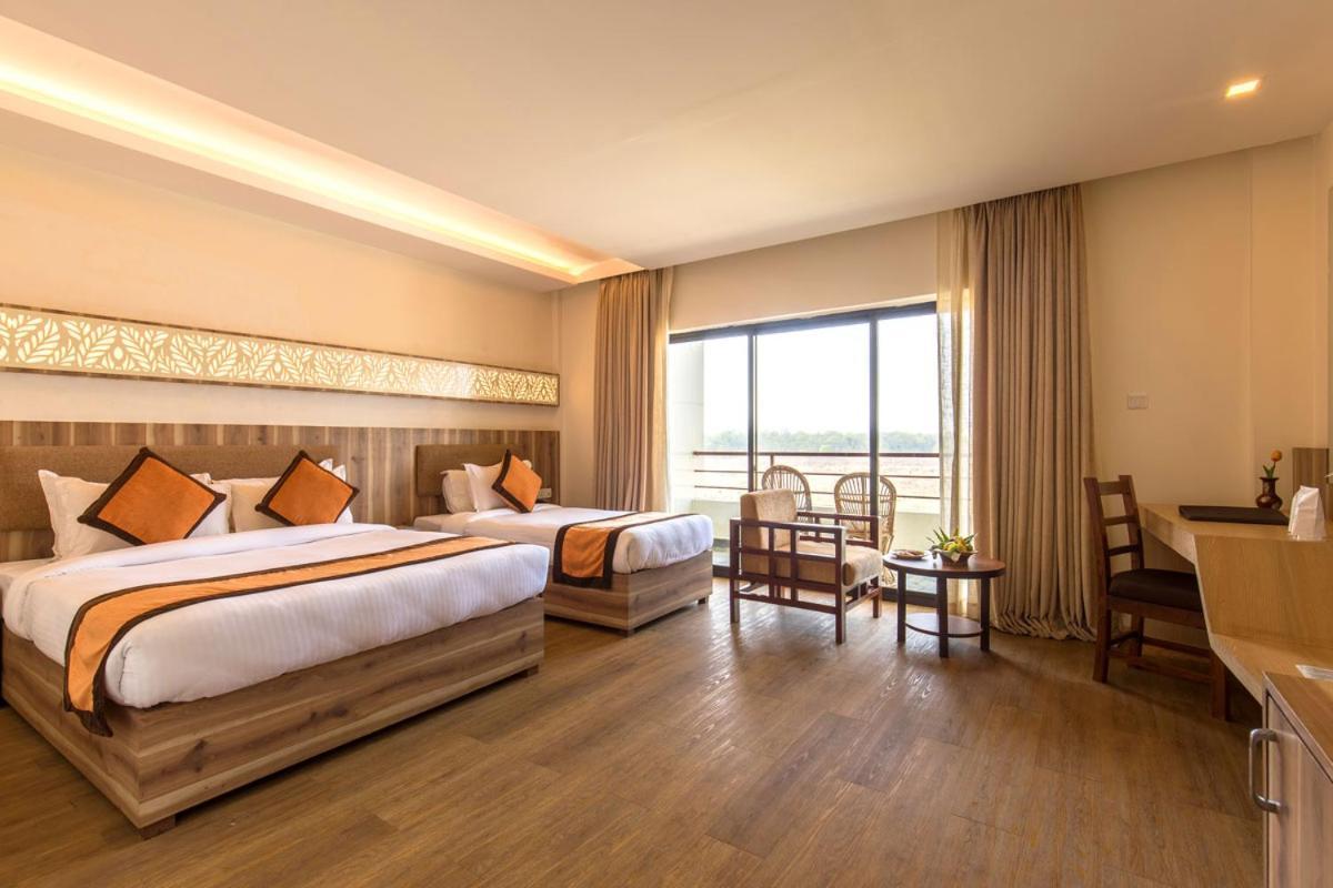 Park Safari Resort, Chitwan National Park ภายนอก รูปภาพ
